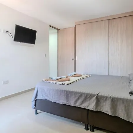 Apartamento En Laureles Con Piscina Y Parquedero 802 Medellin Exterior photo