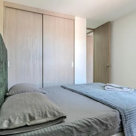 Apartamento En Laureles Con Piscina Y Parquedero 802 Medellin Exterior photo