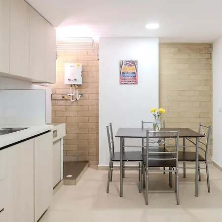 Apartamento En Laureles Con Piscina Y Parquedero 802 Medellin Exterior photo