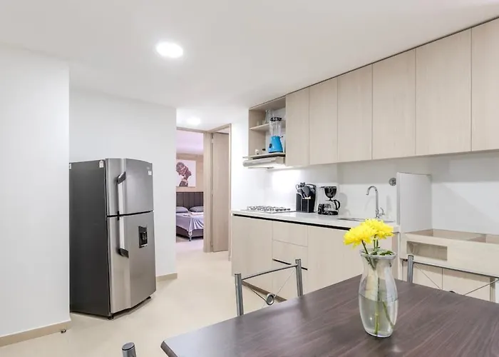 Apartamento En Laureles Con Piscina Y Parquedero 802