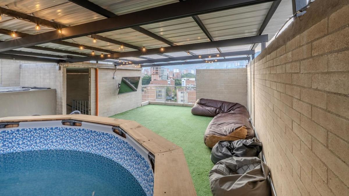 En Laureles Con Piscina Y Parquedero 802 Medellin