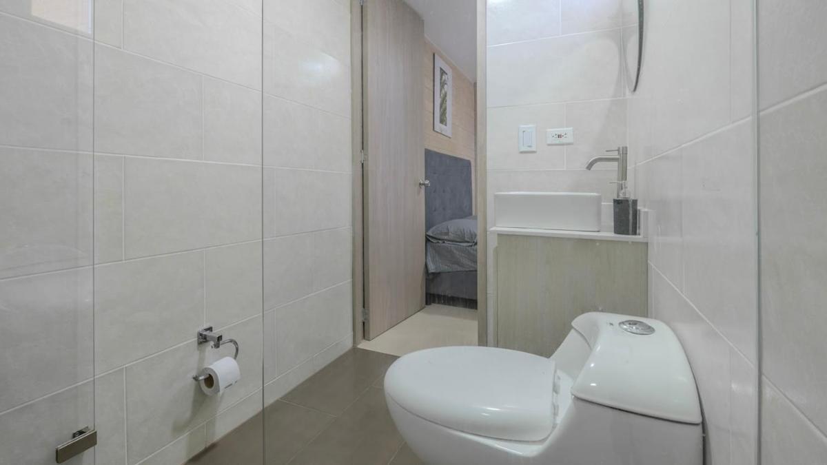 En Laureles Con Piscina Y Parquedero 802 Medellin