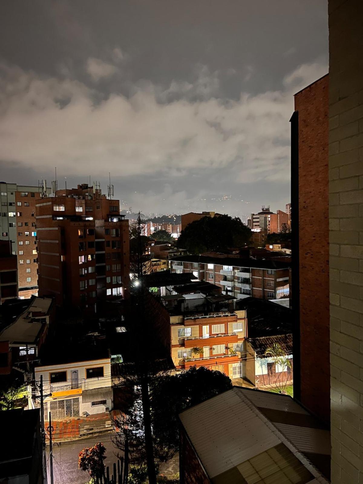 Apartment En Laureles Con Piscina Y Parquedero 802 Medellin